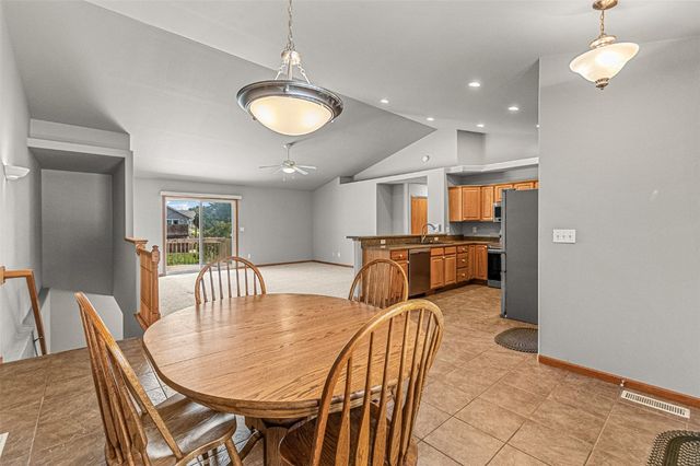 3421 Banar Drive SW B, Cedar Rapids, IA 52404