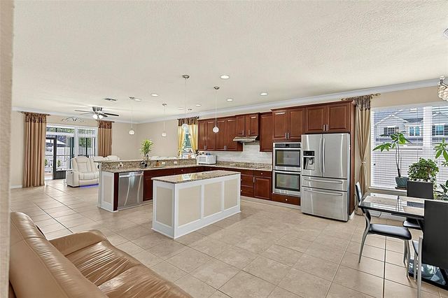 2001 RED BLUFF AVENUE, Apopka, FL 32712