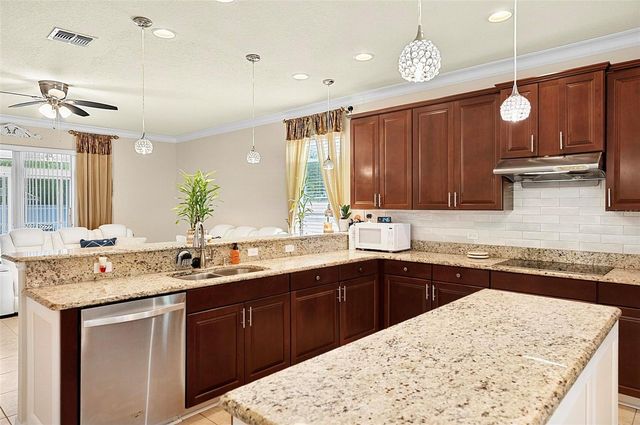 2001 RED BLUFF AVENUE, Apopka, FL 32712