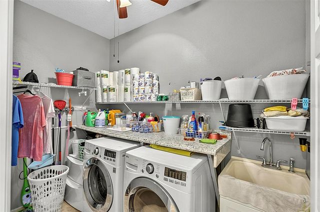 2001 RED BLUFF AVENUE, Apopka, FL 32712