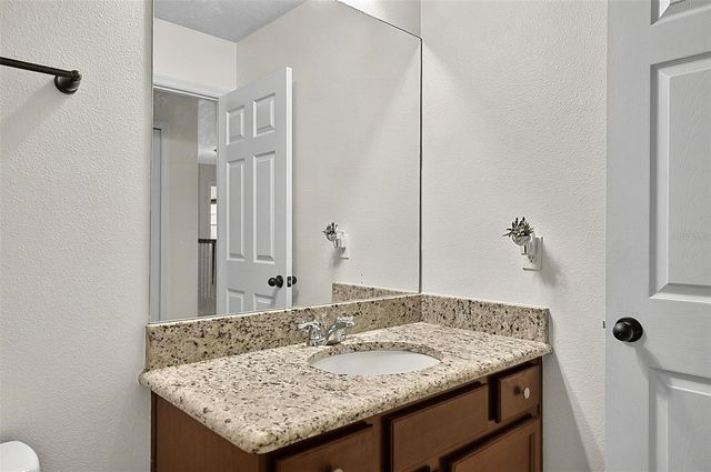 2001 RED BLUFF AVENUE, Apopka, FL 32712
