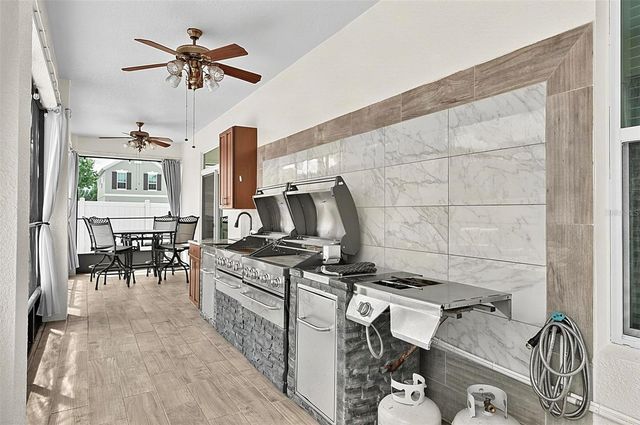 2001 RED BLUFF AVENUE, Apopka, FL 32712