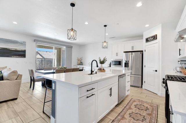 1020 Treasure Hills Drive, Madera, CA 93636