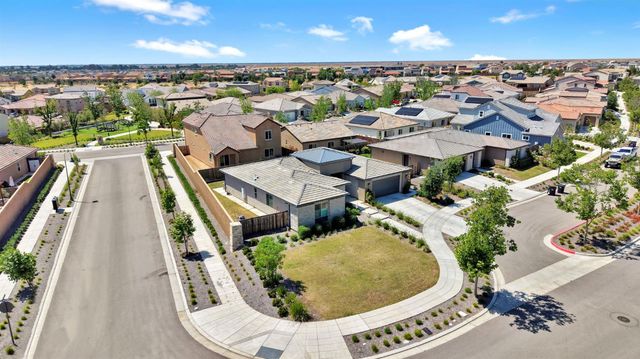 1020 Treasure Hills Drive, Madera, CA 93636
