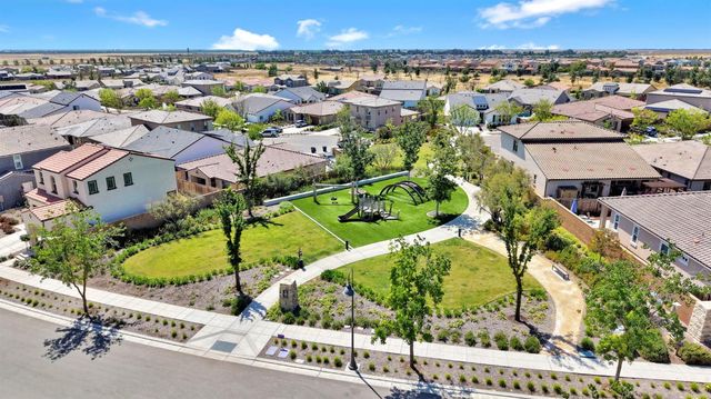 1020 Treasure Hills Drive, Madera, CA 93636