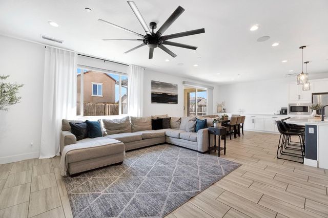 1020 Treasure Hills Drive, Madera, CA 93636