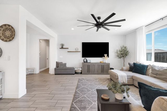 1020 Treasure Hills Drive, Madera, CA 93636