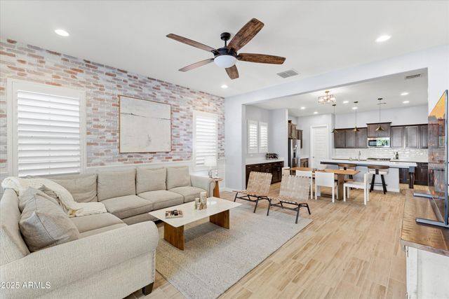 4622 E CASITAS DEL RIO Drive, Phoenix, AZ 85050