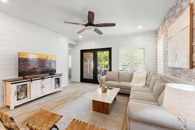 4622 E CASITAS DEL RIO Drive, Phoenix, AZ 85050