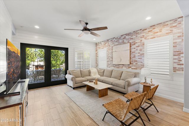 4622 E CASITAS DEL RIO Drive, Phoenix, AZ 85050