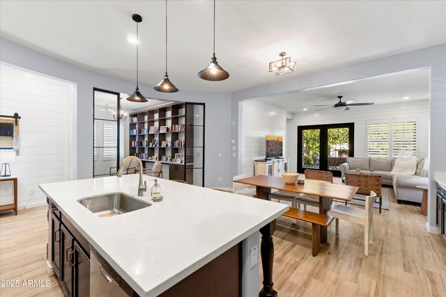 4622 E CASITAS DEL RIO Drive, Phoenix, AZ 85050