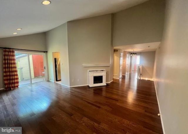106-B CYPRESS POINT CIR, Mount Laurel, NJ 08054