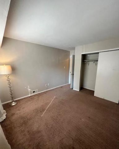 106-B CYPRESS POINT CIR, Mount Laurel, NJ 08054