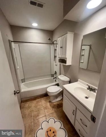 106-B CYPRESS POINT CIR, Mount Laurel, NJ 08054