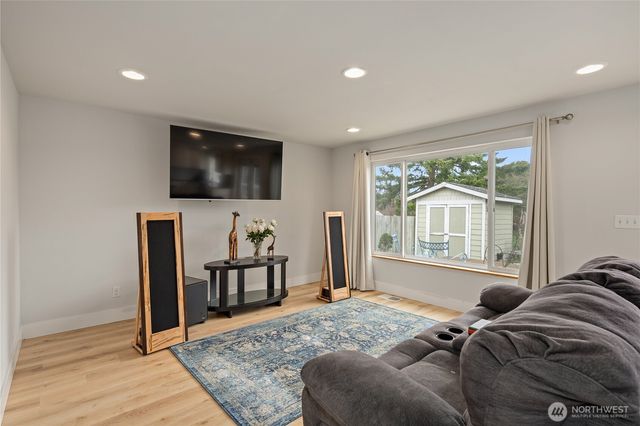 801 Livingston Bay Shore Drive, Camano Island, WA 98282