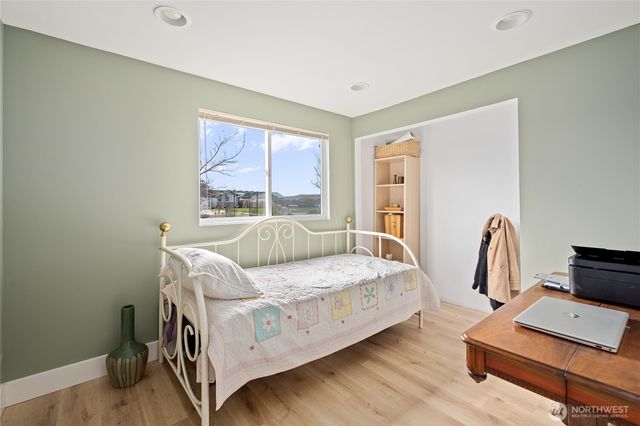 801 Livingston Bay Shore Drive, Camano Island, WA 98282