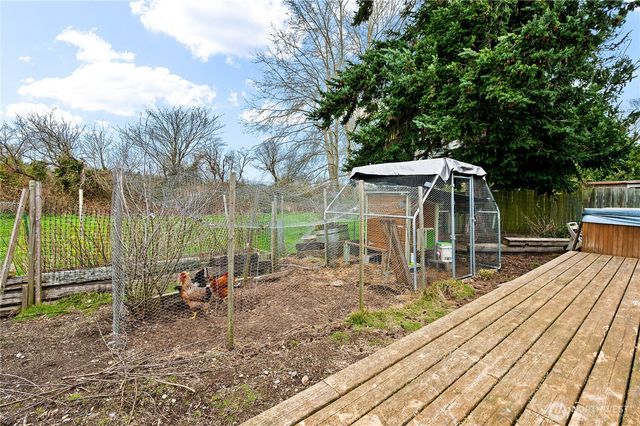 801 Livingston Bay Shore Drive, Camano Island, WA 98282