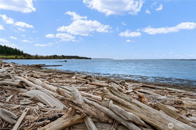 801 Livingston Bay Shore Drive, Camano Island, WA 98282