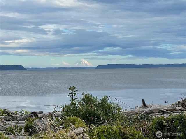 801 Livingston Bay Shore Drive, Camano Island, WA 98282