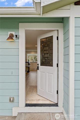 801 Livingston Bay Shore Drive, Camano Island, WA 98282