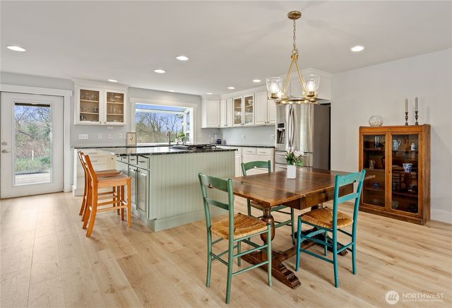 801 Livingston Bay Shore Drive, Camano Island, WA 98282