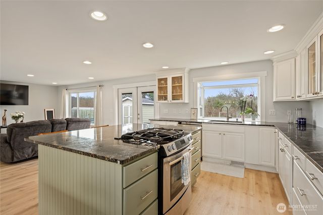 801 Livingston Bay Shore Drive, Camano Island, WA 98282