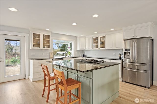 801 Livingston Bay Shore Drive, Camano Island, WA 98282