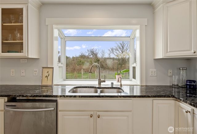 801 Livingston Bay Shore Drive, Camano Island, WA 98282