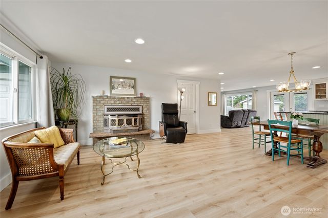 801 Livingston Bay Shore Drive, Camano Island, WA 98282