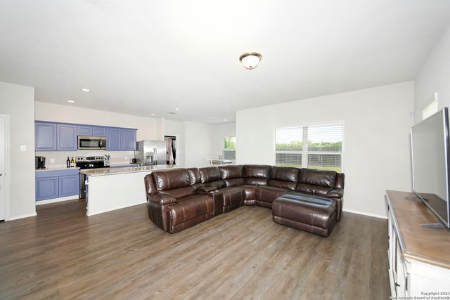 318 Saiga Dr, New Braunfels, TX 78130