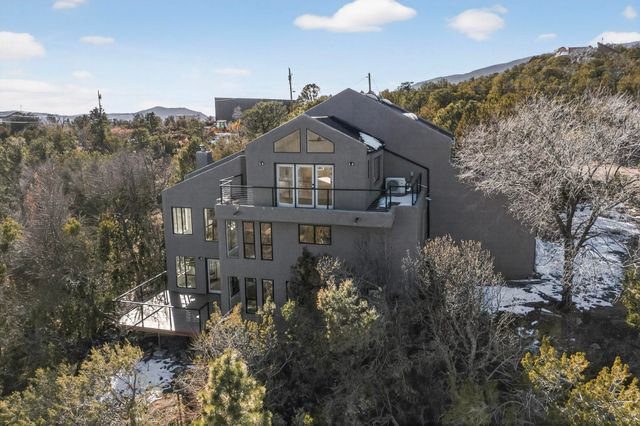 5 Pine Tree Court, Cedar Crest, NM 87008