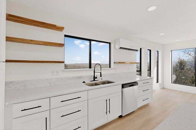 5 Pine Tree Court, Cedar Crest, NM 87008