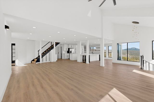 5 Pine Tree Court, Cedar Crest, NM 87008