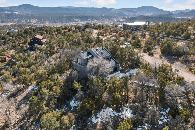 5 Pine Tree Court, Cedar Crest, NM 87008