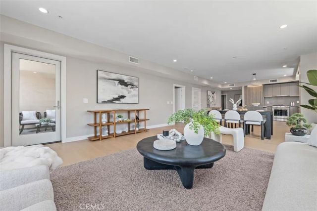 39 S Los Robles Avenue 6020, Pasadena, CA 91101