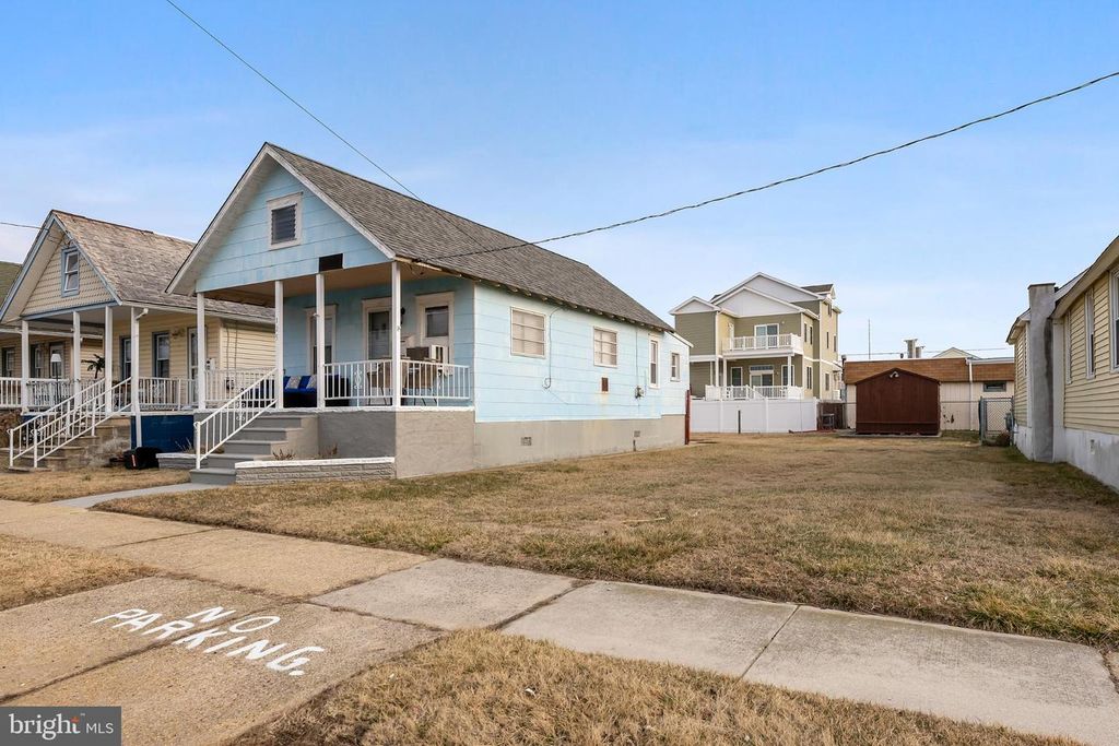 125 W 1ST AVE, North Wildwood, NJ 08260