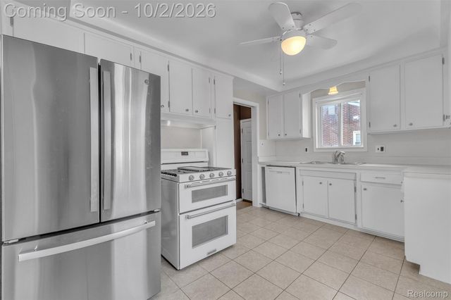 6725 Elizabeth Street, Garden City, MI 48135