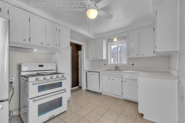 6725 Elizabeth Street, Garden City, MI 48135