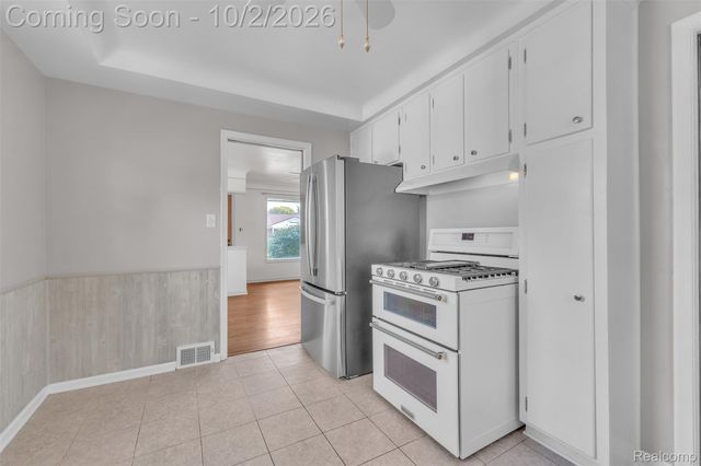 6725 Elizabeth Street, Garden City, MI 48135