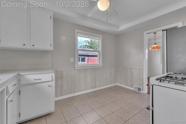 6725 Elizabeth Street, Garden City, MI 48135
