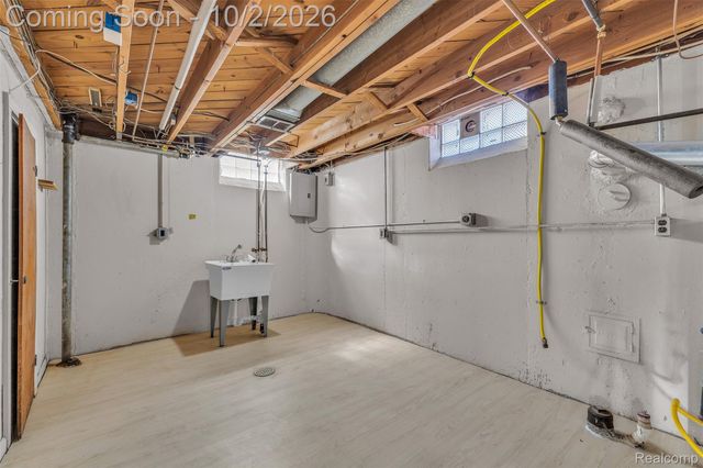 6725 Elizabeth Street, Garden City, MI 48135