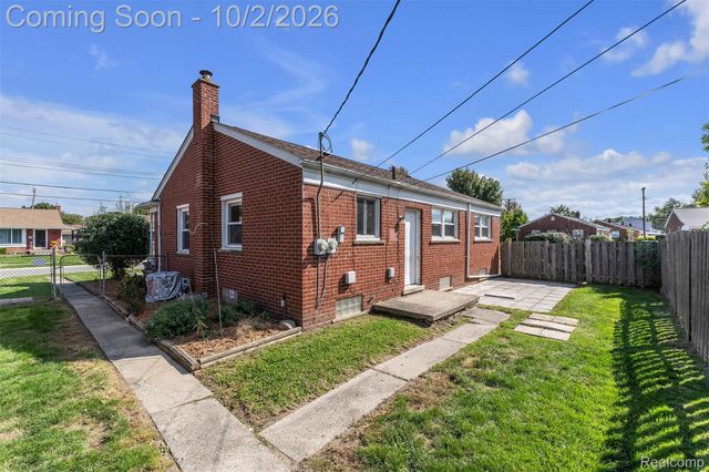 6725 Elizabeth Street, Garden City, MI 48135