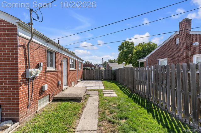 6725 Elizabeth Street, Garden City, MI 48135