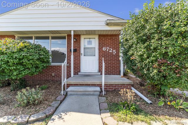 6725 Elizabeth Street, Garden City, MI 48135