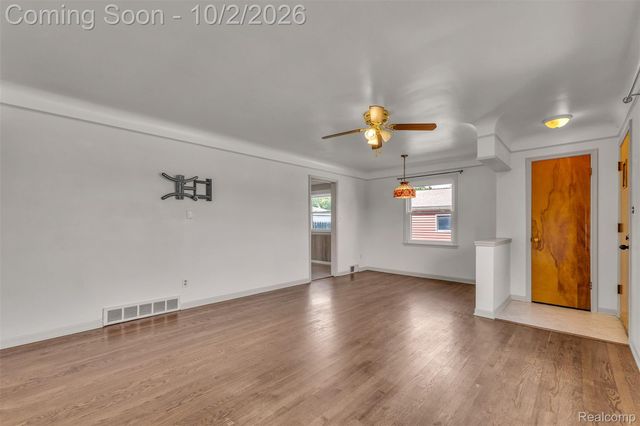 6725 Elizabeth Street, Garden City, MI 48135