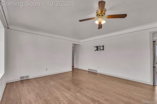 6725 Elizabeth Street, Garden City, MI 48135