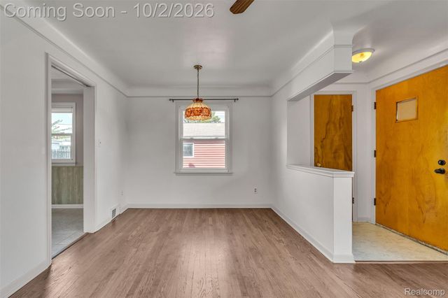 6725 Elizabeth Street, Garden City, MI 48135