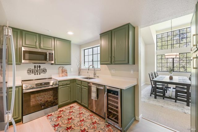 194 Pelican Ln, Novato, CA 94949