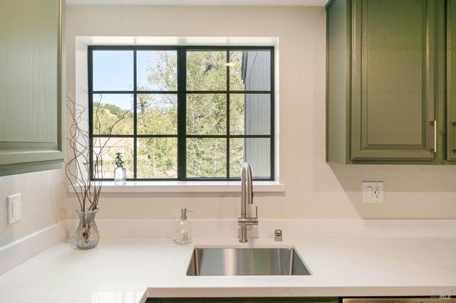 194 Pelican Ln, Novato, CA 94949