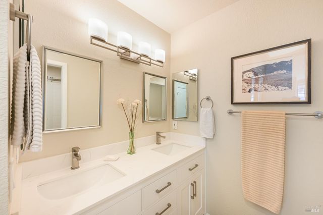 194 Pelican Ln, Novato, CA 94949